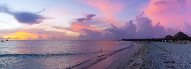 <strong><em>Sunset on Malmok Beach - Favoured by locals</em></strong>