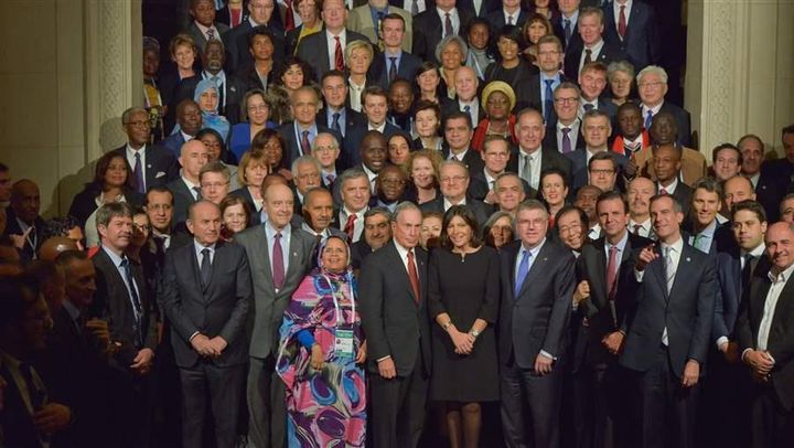 Former New York Mayor Michael Bloomberg, a UN special envoy for cities and climate change, and Paris Mayor Anne Hidalgo, pose with local leaders and mayors from around the world at the 2015 climate talks in Paris.