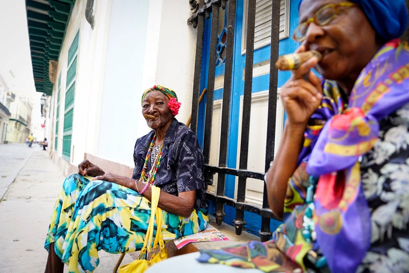 As much of a tourist picture trap street performers can be, it’s also possible to take uncommon photos of them if you really