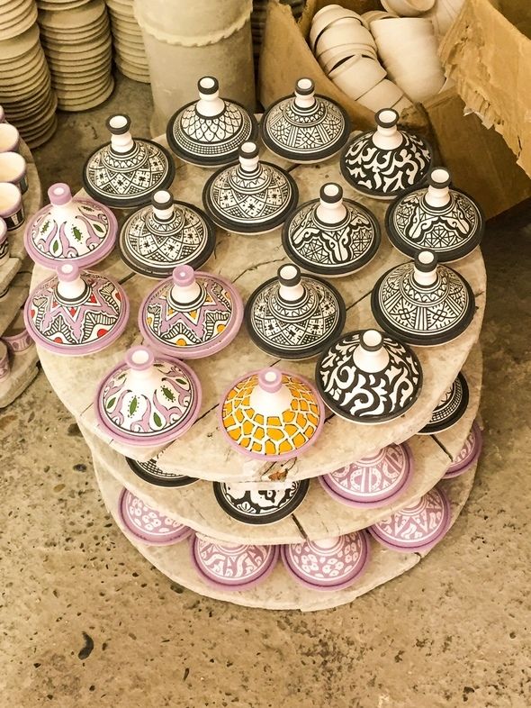Artisan tagline bowls at a Pottery plant.