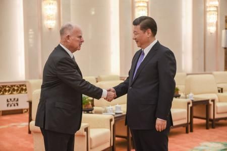 <p>Governor Jerry Brown of California meets with Xi Jinping.</p>