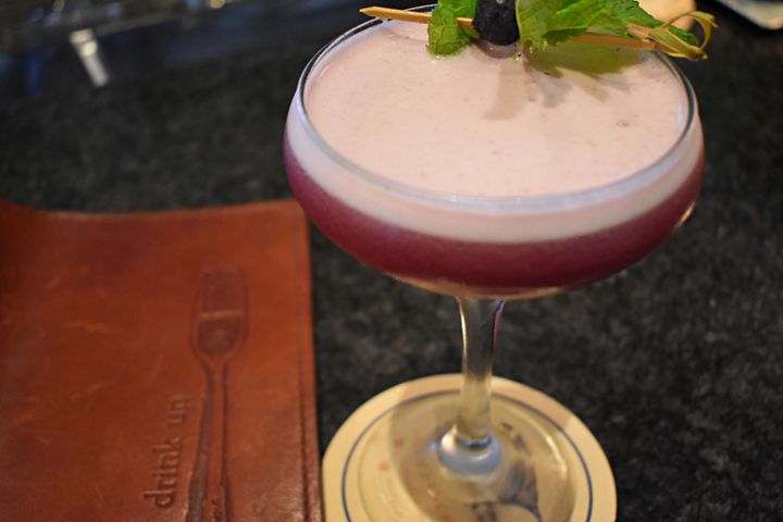 <p>Begin the evening with a signature cocktail</p>