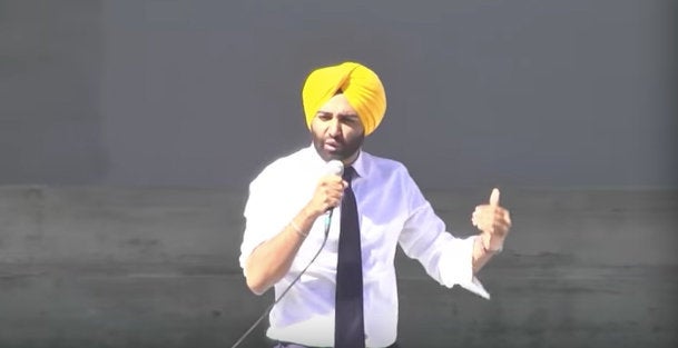 Angad Singh Padda speaks at the Haas School of Business's 2017 undergraduate commencement.