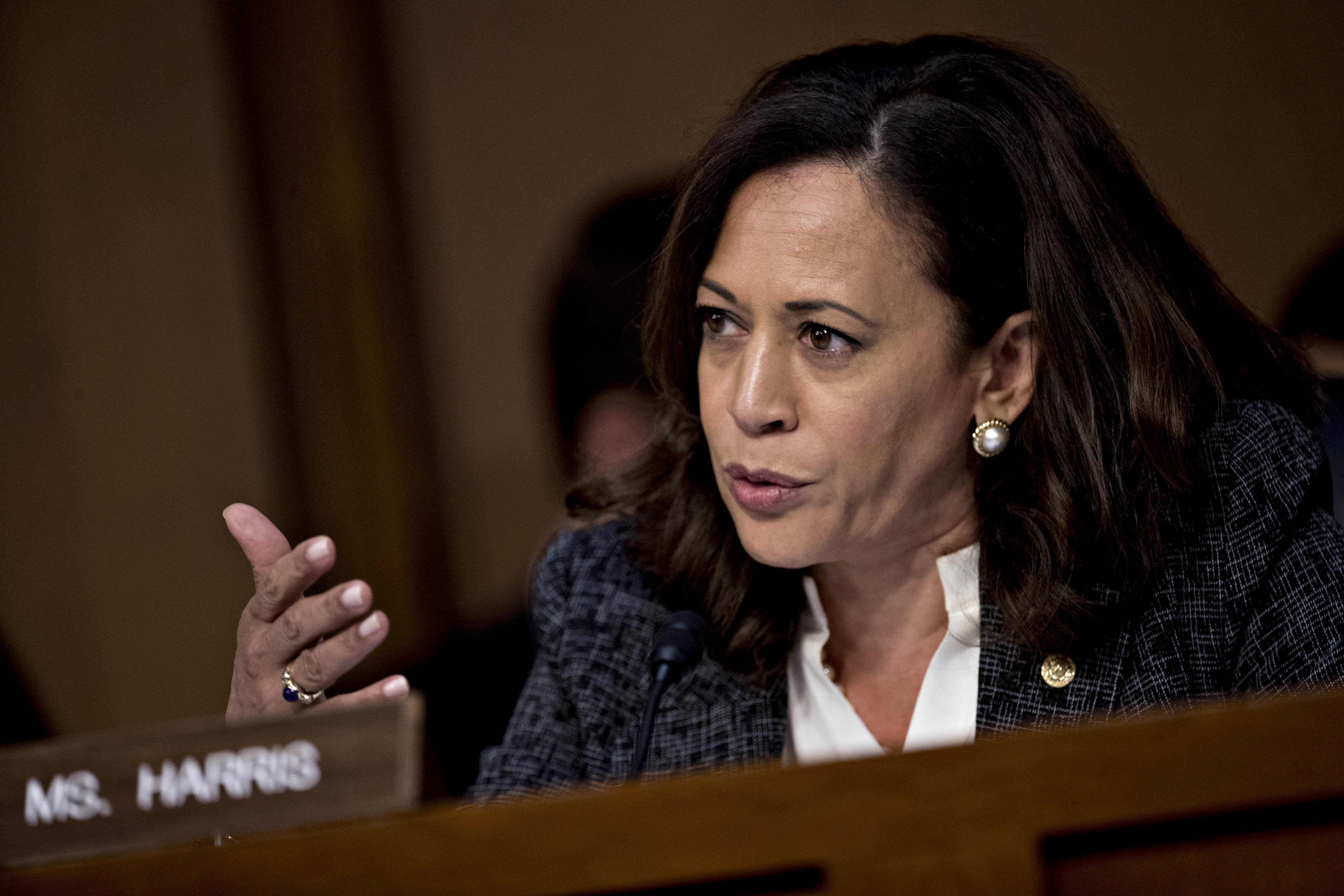 Kamala Harris Once Again Interrupted By Male Colleagues During Senate ...