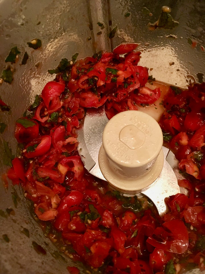 <p>Rough-chop the tomatoes with the previously chopped mint</p>