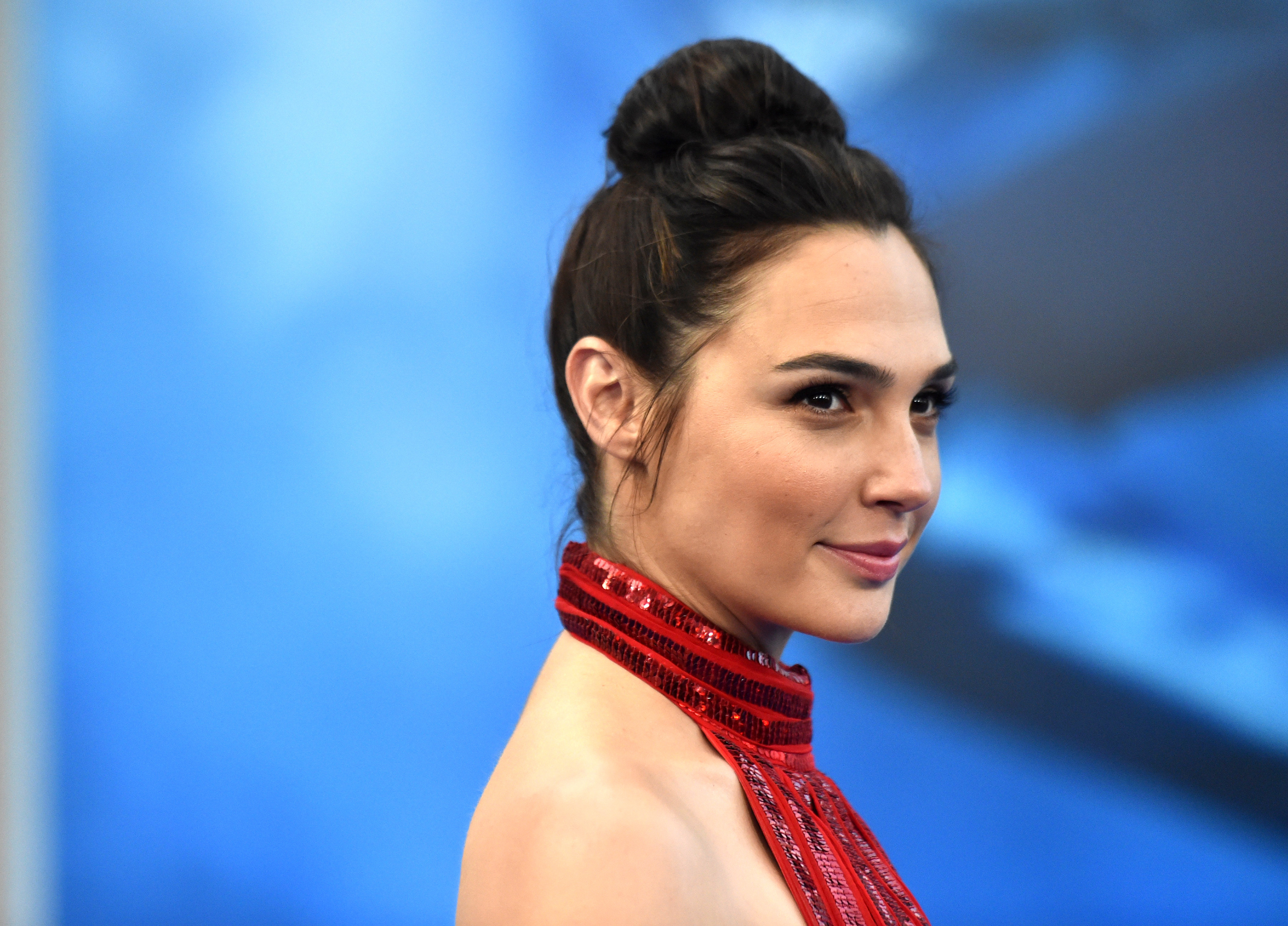 Gal Gadot's 'Wonder Woman' Makeup Artist Reveals The Beauty Products ...