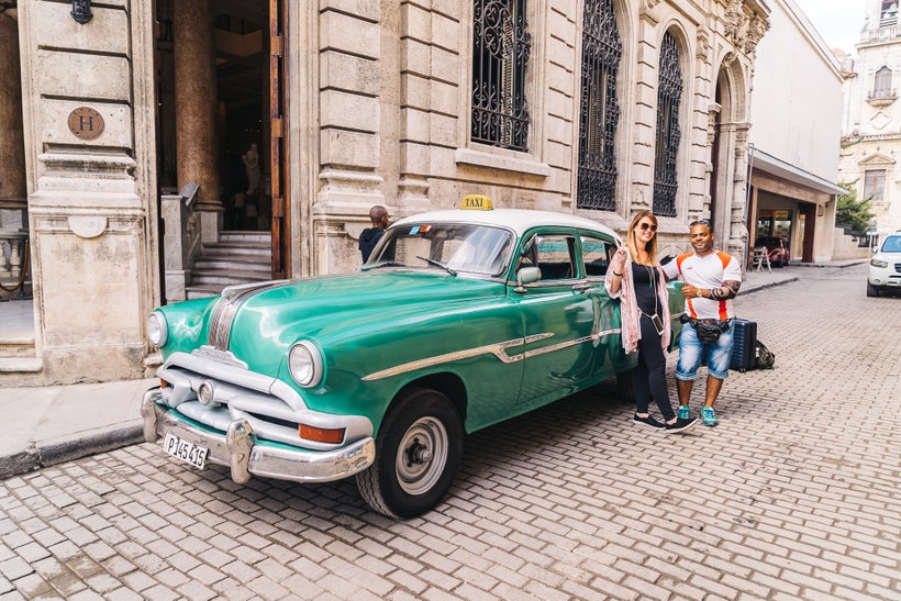 <a rel="nofollow" href="https://www.thetravelpockets.com/new-blog/48-hours-in-cuba" target="_blank">Friendly taxi driver that