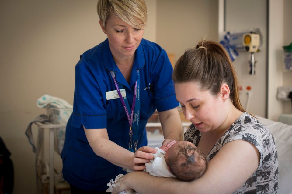 My Midwife Photos Capture The Beautiful Bonds Formed By Mums And Midwives Around The World 4930