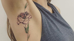 La nueva tendencia de los tatuajes en las axilas viene pisando