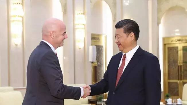 China President Xi Jinping meets FIFA head Gianni Infantino. Xi has reportedly told Infantino that his nation would like to host the World Cup./ Source: Xinhua News Agency 