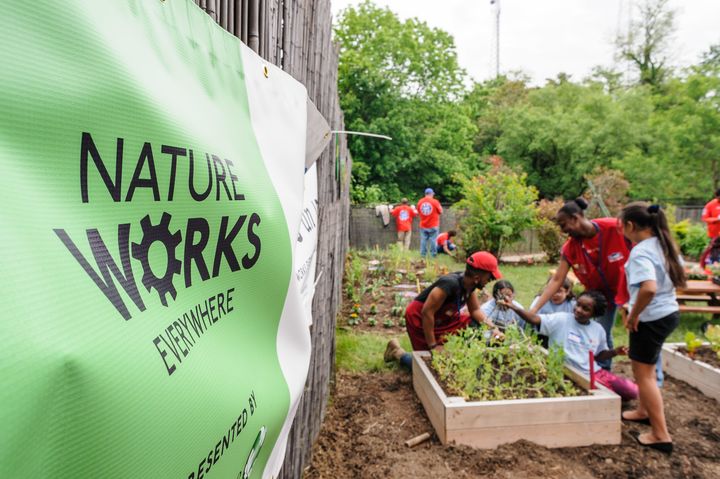 The Conservancy’s Nature Works Everywhere initiative supports a wide range of educational programs, including school gardens. 
