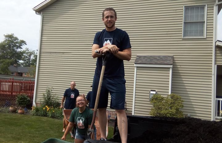 Case Western Reserve University student, Eric Eldred, gave up his summer to bike across the US. He & others also volunteered to do yard work for some Ohio residents with MS.
