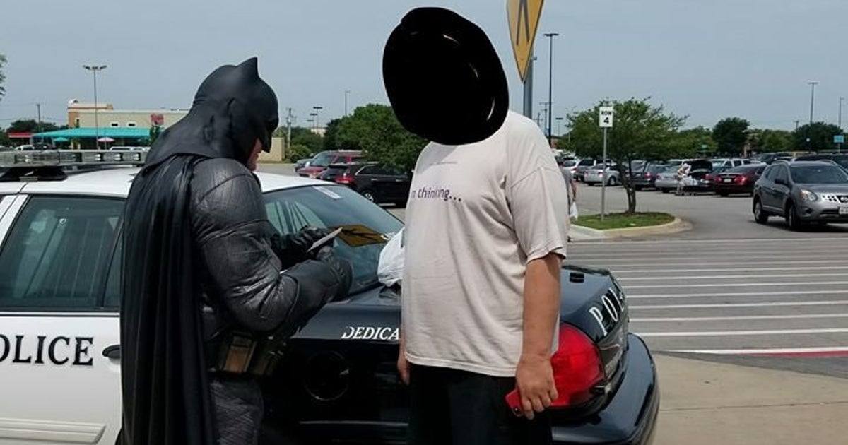 Batman Cop Nabs Alleged Shoplifter With 'Lego Batman Movie' | HuffPost ...