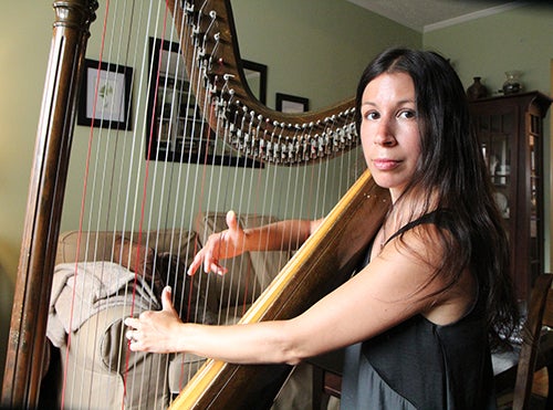 <p><strong>Tracey plays at weddings and other events.</strong></p>
