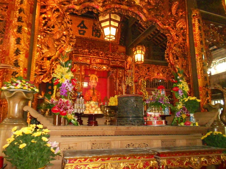 Trần Hưng Đạo statue in Kiep Bac temple (Hai Duong).