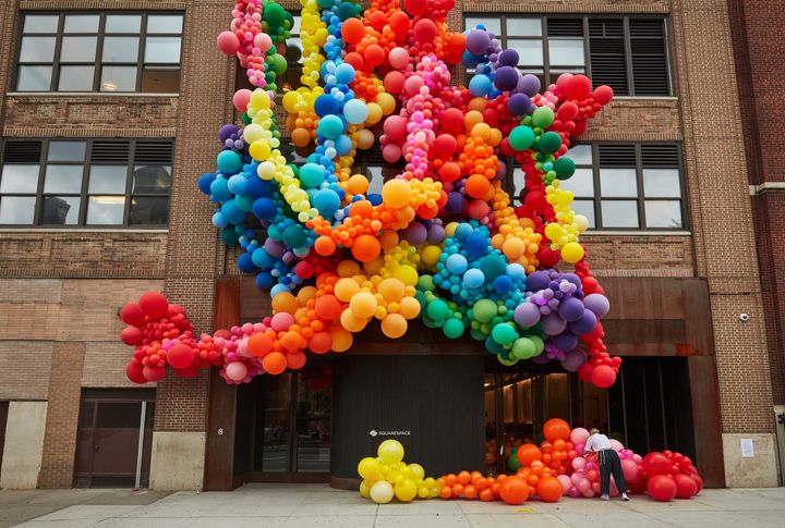 Artist Jihan Zencirli began erecting the five-story balloon sculpture on the office’s facade June 23. 