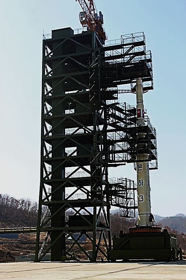A North Korean Unha-2 rocket, similar to the Taepodong-2 missile.
