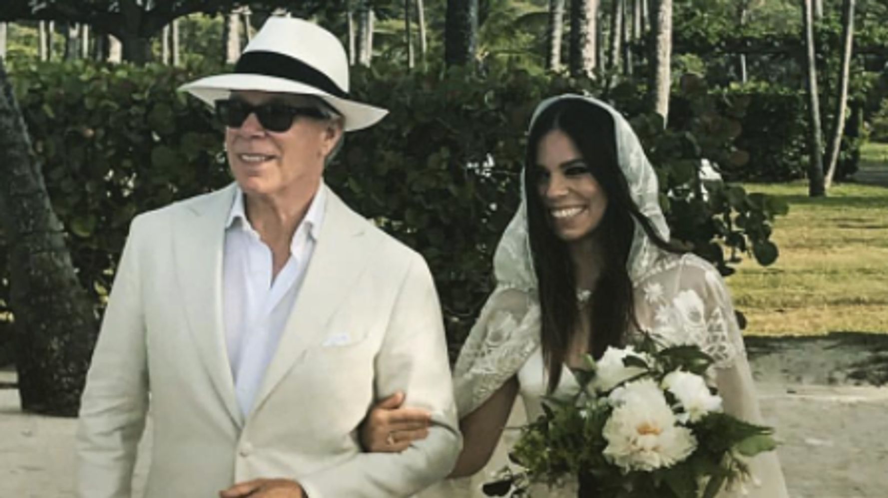 Awww! Tommy Hilfiger Helped His Dress | HuffPost Life