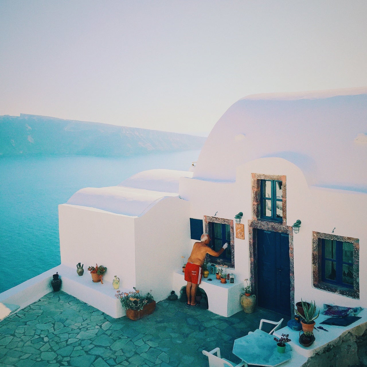 YuMing Guan. Guangdong, China. 2nd Place – Lifestyle.“This picture was taken in the summer of 2015, in Oia, a beautiful small town of Santorini. Tourists from around the globe gathered at the cliff to see the breathtaking sunset that is known as one of the Greatest Views in the World. Everyone was amazed by the stunning moment with awe and applauds, that’s when this local old man caught my attention. He was so concentrated and undisturbed, as if no crowd or view deserves his attention better than his own windowsill. I guess perhaps in his mind, the Greatest View in the World is HOME.”