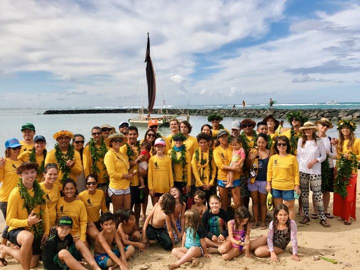 <p>The Wānana Pāoa ‘ohana gathers at Duke Kahanamoku Beach for the Hōkūle‘a homecoming celebration.</p>