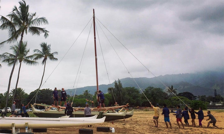 <p>Wānana Pāoa volunteers work together to lower the mast.</p>