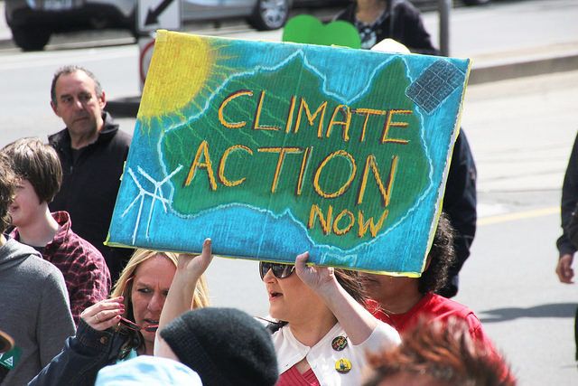 Australians demonstrating to demand more adequate climate policies.