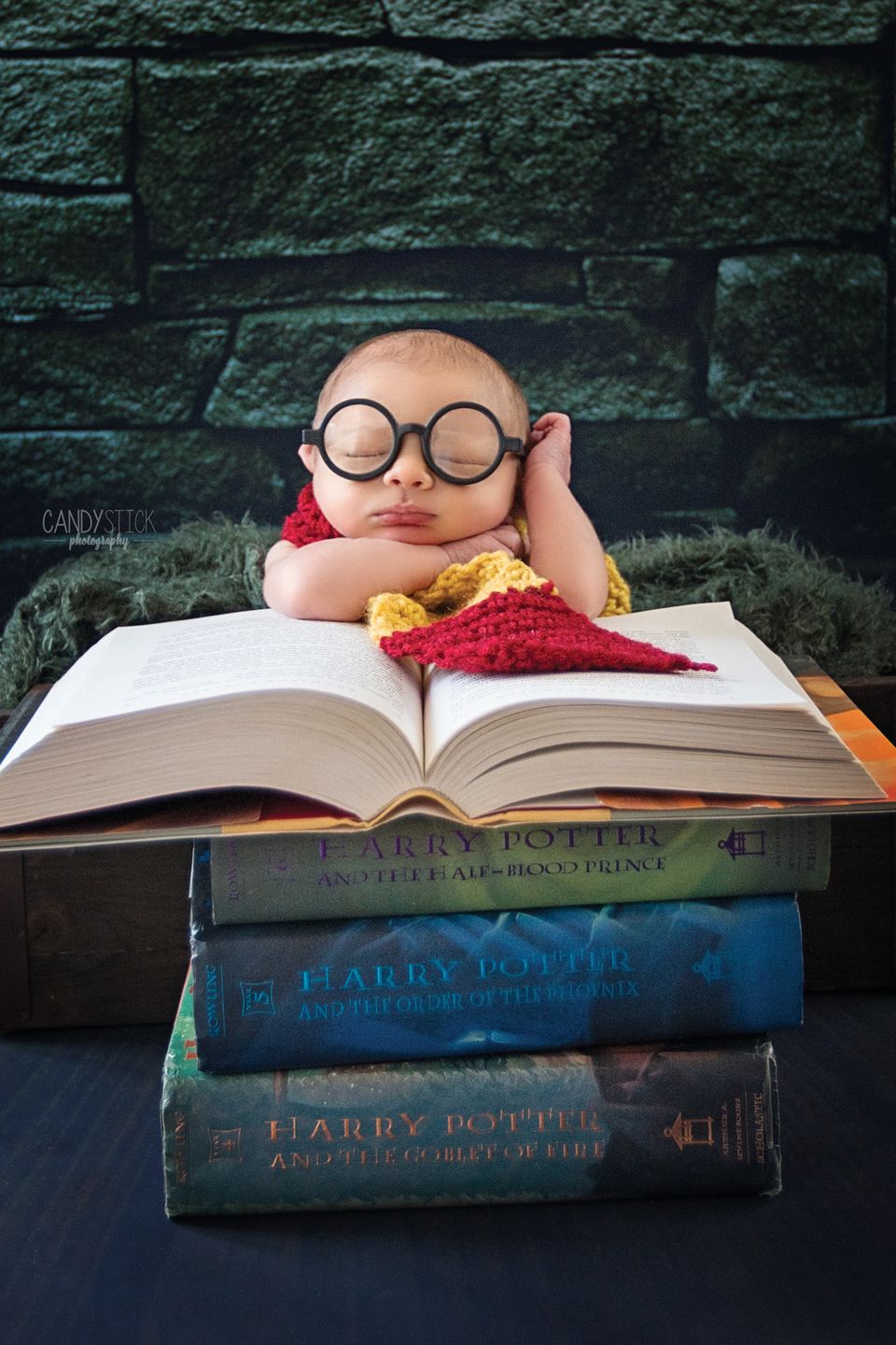 29 Adorable Harry Potter-Themed Baby Photos  Baby photos, Diy newborn  photography boy, Baby boy photography