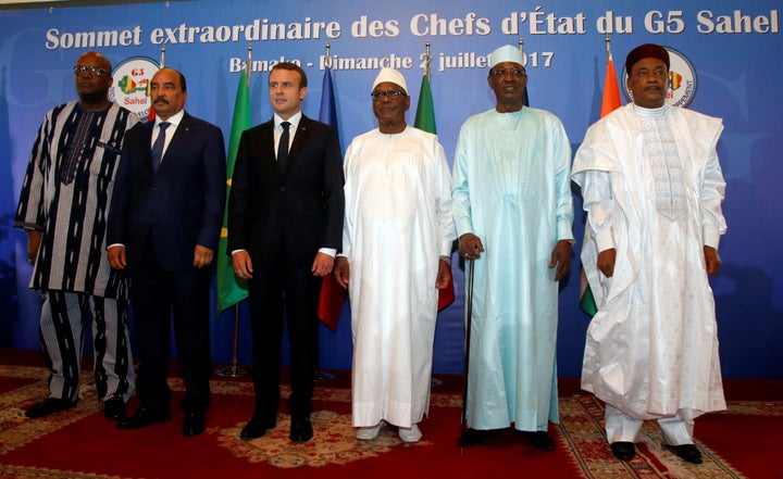 The leaders of Burkina Faso, Mauritania, France, Mali, Chad and Niger pose during G5 Sahel Summit in Bamako. French