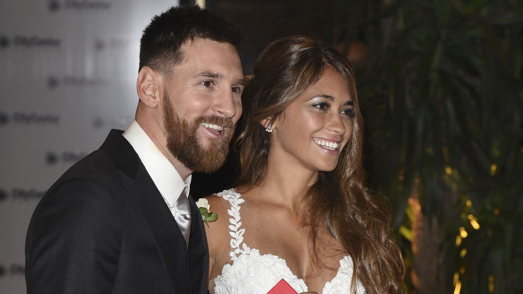 Lionel Messi Wore A Giorgio Armani Suit On His Wedding Day | HuffPost UK  Style
