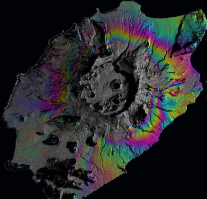 Satellite data from Okmuk volcano in Alaska shows how much the ground was deformed after an eruption.