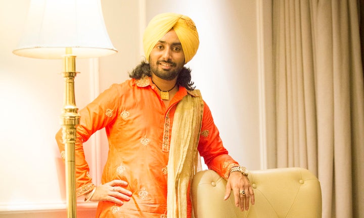 <p>Satinder Sartaaj as himself</p>