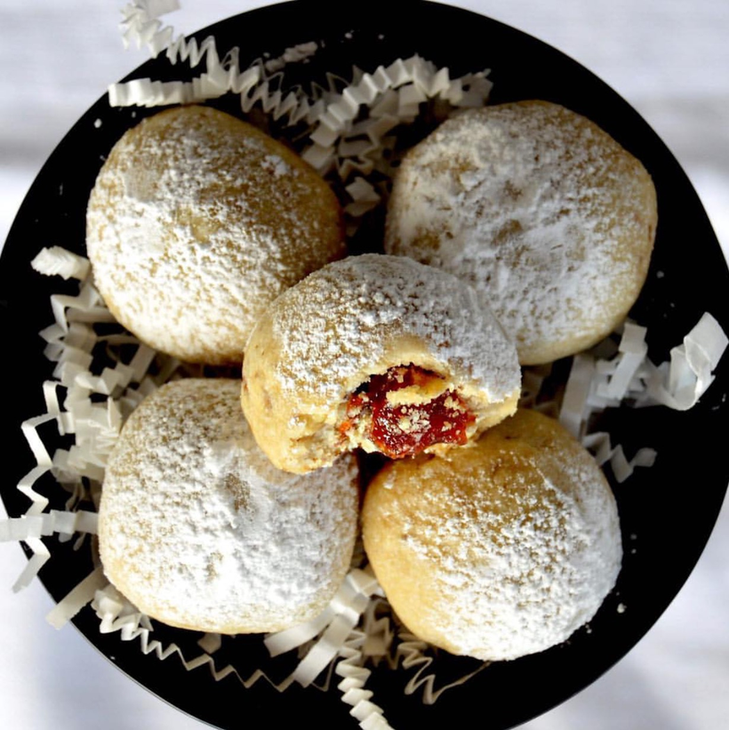 Polvorones rellenos de guava