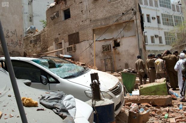 Saudi security forces work at a scene after a suicide bomber blew himself up in Mecca, Saudi Arabia 23 June 2017 