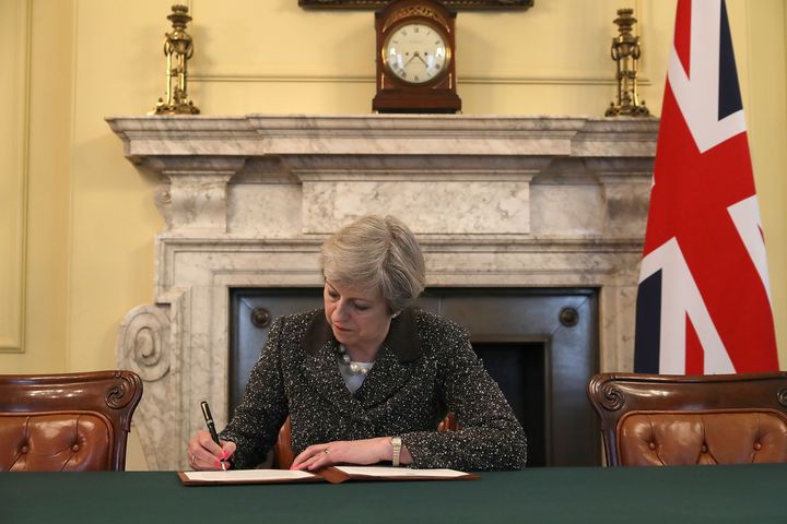 Right-handed signature for Article 50 letter