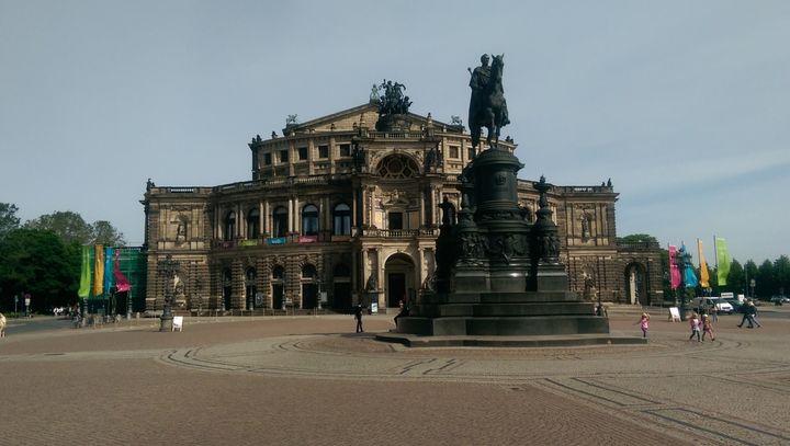 <p><strong>Dresden Opera House</strong></p>