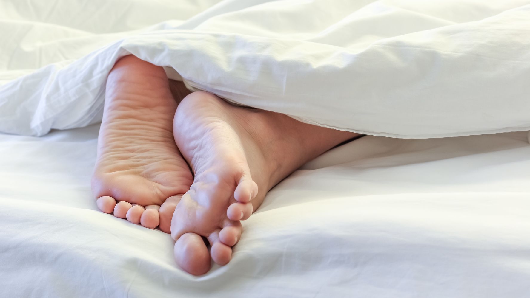 12 Struggles Of Having Sex In A Single Bed Huffpost Uk Life 