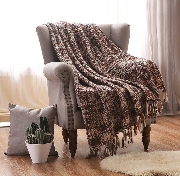 Save 40% when you order one of these knitted throw blankets today for only $11.99.