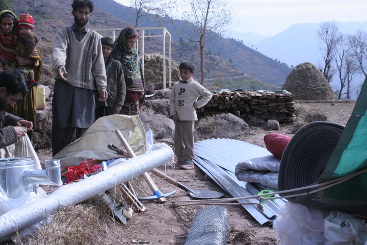 USAID DELIVERS HOME KIT AFTER PAKISTAN QUAKE IN 2005