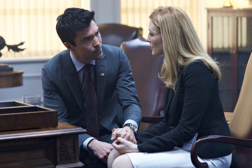 Ian Anthony Dale as Harris and Jennifer Finnigan as Grace.