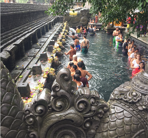 Visiting the Holy Spring Temple.
