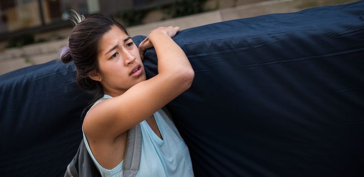 Sulkowicz carrying her mattress on September 5, during her senior year at Columbia. 