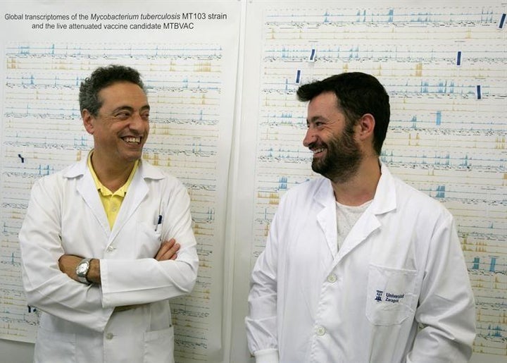 <p>Investigators from the University of Zaragoza, Dr Nacho Aguiló (right) and Prof Carlos Martín (left) </p>