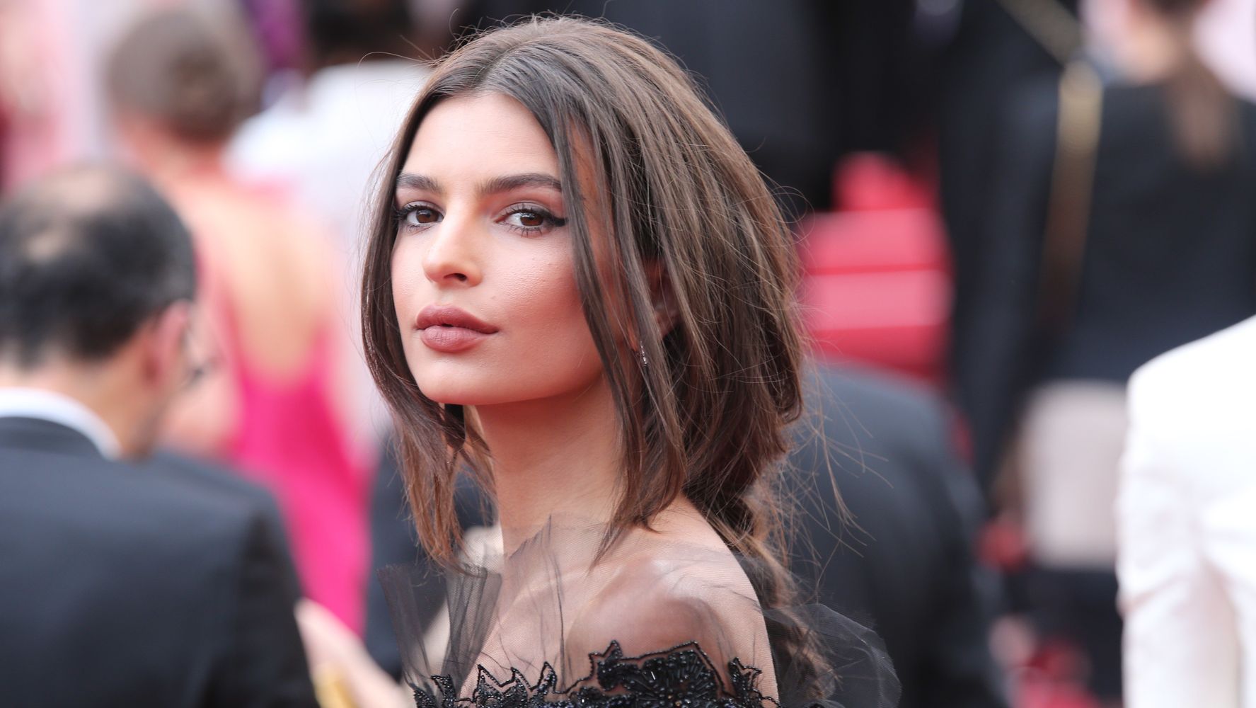 Emily Ratajkowski If A Woman Dresses Sexy It Doesnt Mean Shes Not A 