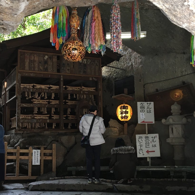 The cave is dimly lit by the natural skylight in the roof. The signs tell visitors what to do with their baskets. Apparently