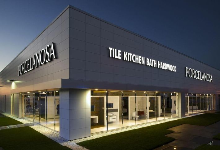 <em>Exterior of Porcelanosa in San Jose</em>