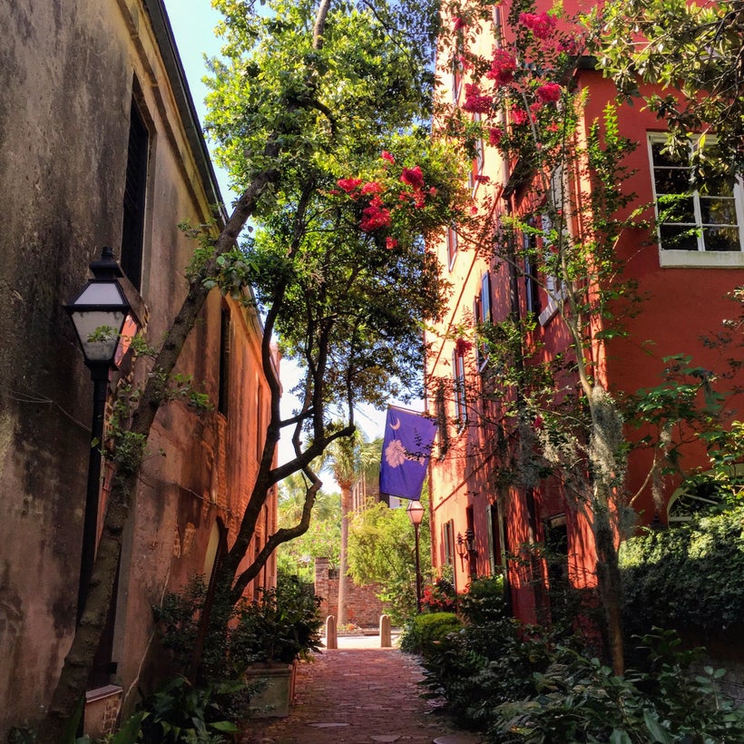 The best way to explore Charleston is to wander down the backstreets and alleys, poke your head into gardens, and stroll thro