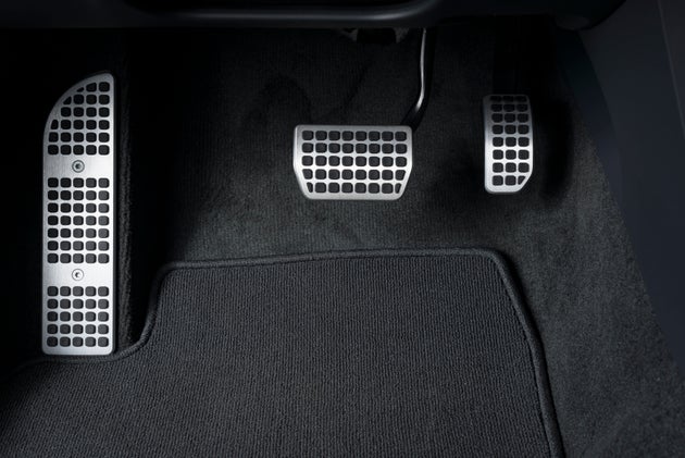 Nissan S New Leaf Electric Car Can Be Driven Without A Brake Pedal Nissan S New Leaf Electric Car Can Be Driven Without A Brake