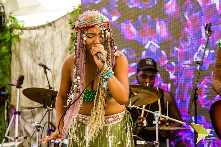 <p>The vocalist Jipsy Thrilling the crowd</p>
