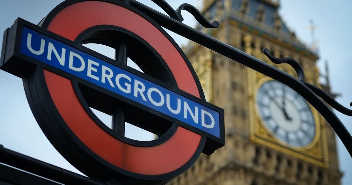 London is connected with. Underground метро Лондона. Лондонское метро. Лондонский метрополитен. Лондонский андеграунд.