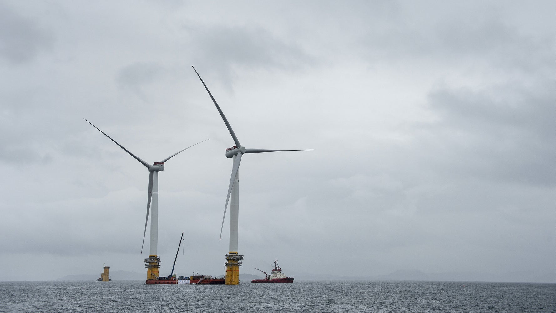 The World's First Floating Wind Farm Arrives In Scotland | HuffPost UK Tech